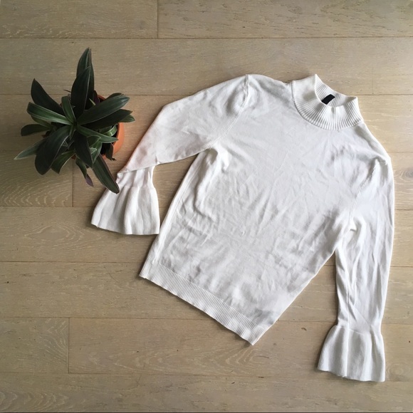 H&M Sweaters - 🔥 White Bell Sleeve Turtleneck Sweater Size Small